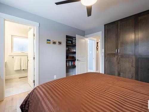 11207 58 Avenue, Edmonton, AB - Indoor Photo Showing Bedroom