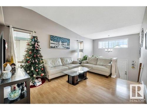 174 Ward Crescent, Edmonton, AB - Indoor Photo Showing Living Room