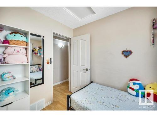 174 Ward Crescent, Edmonton, AB - Indoor Photo Showing Bedroom