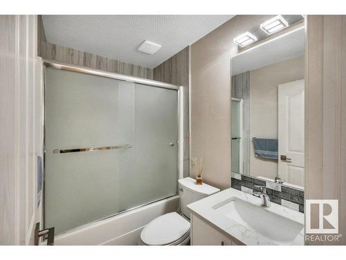 174 Ward Crescent, Edmonton, AB - Indoor Photo Showing Bathroom