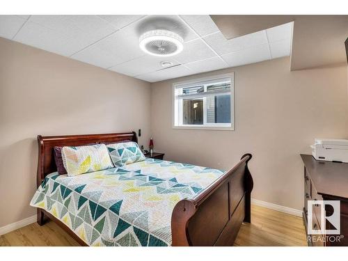 174 Ward Crescent, Edmonton, AB - Indoor Photo Showing Bedroom