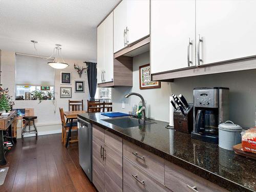 911 11307 99 Avenue Nw, Edmonton, AB - Indoor Photo Showing Kitchen