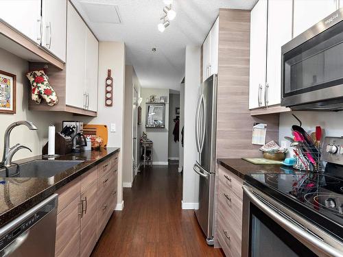 911 11307 99 Avenue Nw, Edmonton, AB - Indoor Photo Showing Kitchen With Stainless Steel Kitchen With Upgraded Kitchen