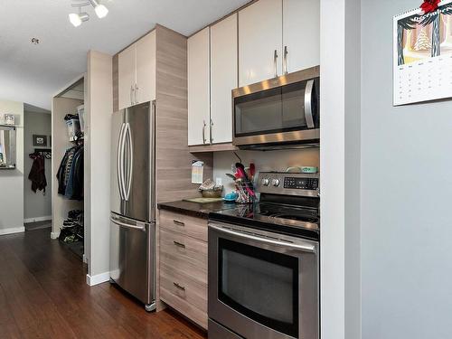 911 11307 99 Avenue Nw, Edmonton, AB - Indoor Photo Showing Kitchen With Stainless Steel Kitchen