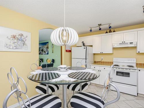 8904 170A Avenue, Edmonton, AB - Indoor Photo Showing Kitchen