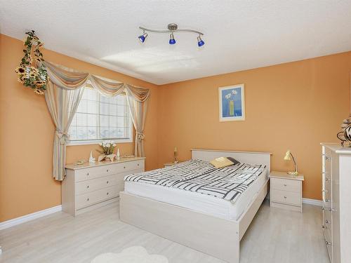 8904 170A Avenue, Edmonton, AB - Indoor Photo Showing Bedroom