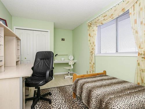 8904 170A Avenue, Edmonton, AB - Indoor Photo Showing Bedroom