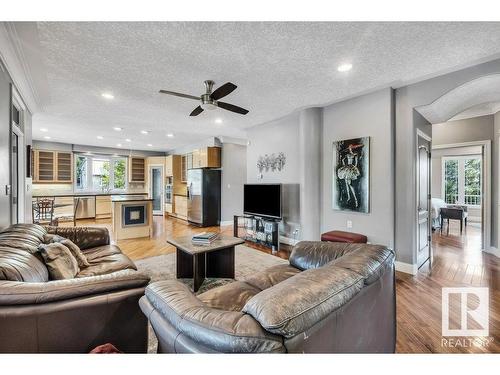 5508 Ada Boulevard, Edmonton, AB - Indoor Photo Showing Living Room