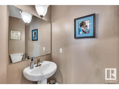 5508 Ada Boulevard, Edmonton, AB - Indoor Photo Showing Bathroom