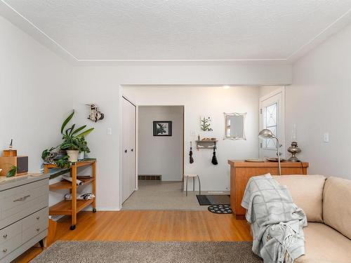 6816 100 Avenue, Edmonton, AB - Indoor Photo Showing Bedroom