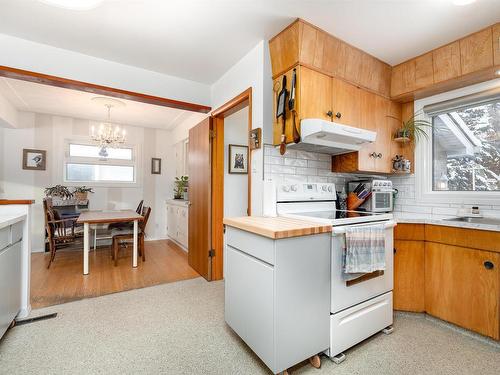 6816 100 Avenue, Edmonton, AB - Indoor Photo Showing Kitchen