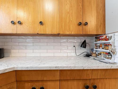 6816 100 Avenue, Edmonton, AB - Indoor Photo Showing Kitchen