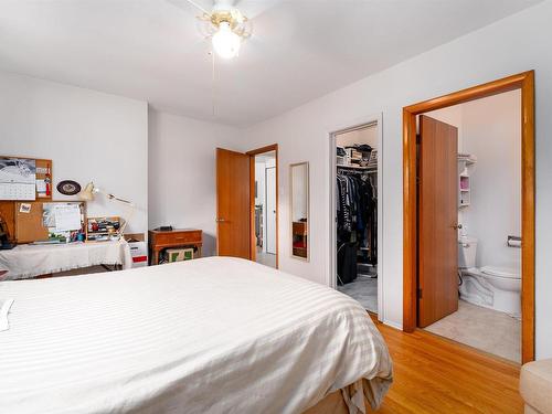 6816 100 Avenue, Edmonton, AB - Indoor Photo Showing Bedroom