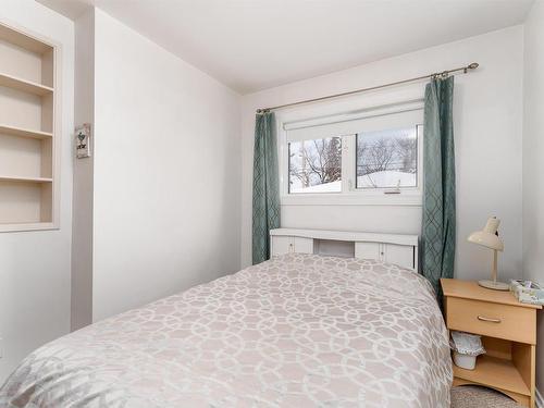 6816 100 Avenue, Edmonton, AB - Indoor Photo Showing Bedroom