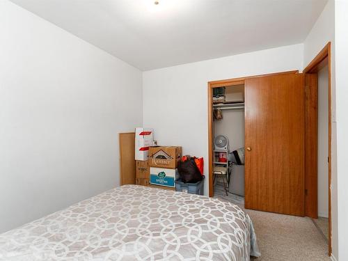 6816 100 Avenue, Edmonton, AB - Indoor Photo Showing Bedroom