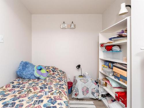 6816 100 Avenue, Edmonton, AB - Indoor Photo Showing Bedroom