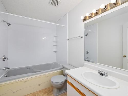 205 9138 83 Avenue, Edmonton, AB - Indoor Photo Showing Bathroom