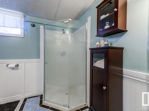 11715 88 Street, Edmonton, AB - Indoor Photo Showing Bathroom