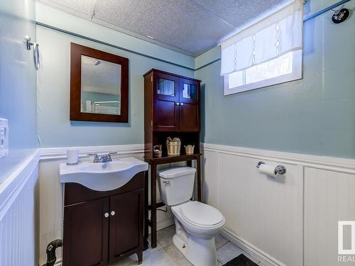 11715 88 Street, Edmonton, AB - Indoor Photo Showing Bathroom