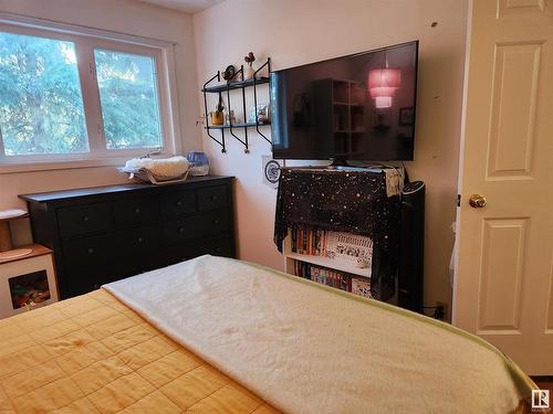 20 1440 Sherwood Drive, Sherwood Park, AB - Indoor Photo Showing Bedroom