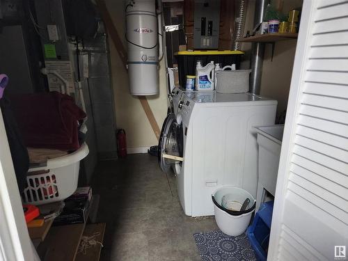 20 1440 Sherwood Drive, Sherwood Park, AB - Indoor Photo Showing Laundry Room