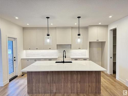 107 Newbury Cl, Sherwood Park, AB - Indoor Photo Showing Kitchen With Upgraded Kitchen