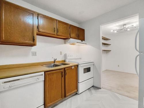 101 379 Woodbridge Way, Sherwood Park, AB - Indoor Photo Showing Kitchen With Double Sink