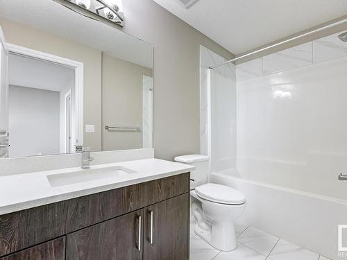 8767 Carson Way, Edmonton, AB - Indoor Photo Showing Bathroom