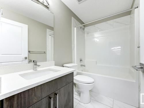 8767 Carson Way, Edmonton, AB - Indoor Photo Showing Bathroom