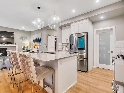 2306 Kelly Circle, Edmonton, AB - Indoor Photo Showing Kitchen With Upgraded Kitchen