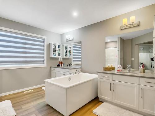 2306 Kelly Circle, Edmonton, AB - Indoor Photo Showing Bathroom