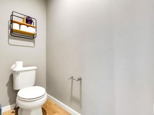 2306 Kelly Circle, Edmonton, AB - Indoor Photo Showing Bathroom