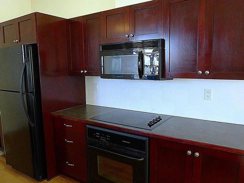 418 9507 101 Avenue Nw, Edmonton, AB - Indoor Photo Showing Kitchen