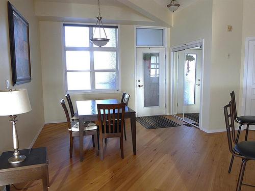 418 9507 101 Avenue Nw, Edmonton, AB - Indoor Photo Showing Dining Room