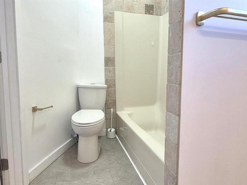 11919 96 Street, Edmonton, AB - Indoor Photo Showing Bathroom