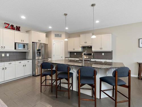 805 Armitage Wynd, Edmonton, AB - Indoor Photo Showing Kitchen With Upgraded Kitchen