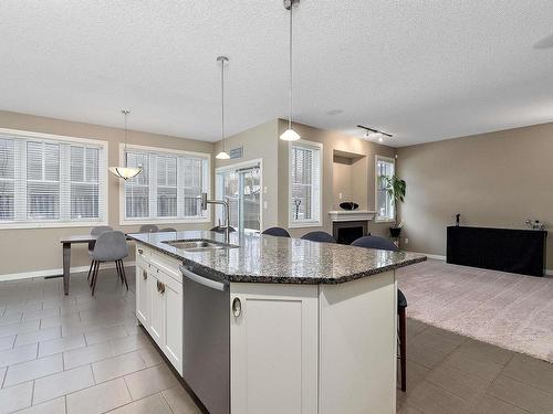 805 Armitage Wynd, Edmonton, AB - Indoor Photo Showing Kitchen