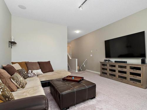 805 Armitage Wynd, Edmonton, AB - Indoor Photo Showing Living Room