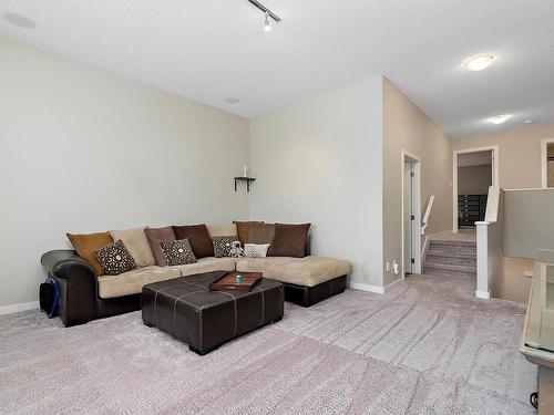 805 Armitage Wynd, Edmonton, AB - Indoor Photo Showing Living Room