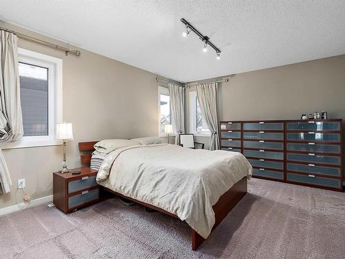 805 Armitage Wynd, Edmonton, AB - Indoor Photo Showing Bedroom