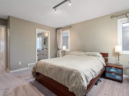 805 Armitage Wynd, Edmonton, AB - Indoor Photo Showing Bedroom