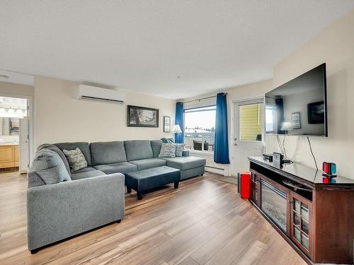 220 13635 34 Street, Edmonton, AB - Indoor Photo Showing Living Room