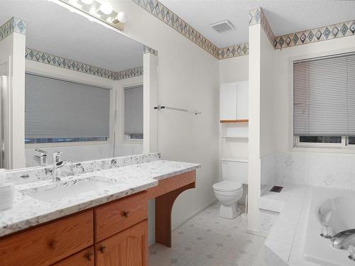 15923 129 Street, Edmonton, AB - Indoor Photo Showing Bathroom