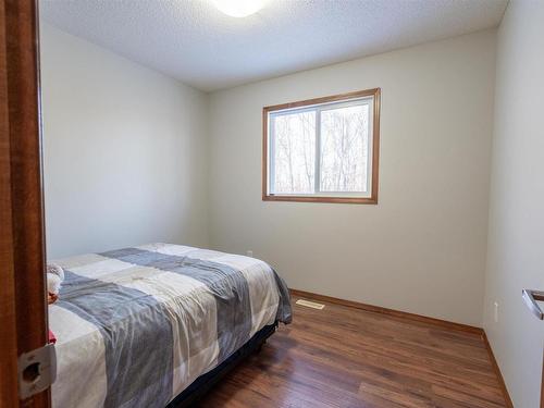 21 54514 Rge Rd 12, Rural Lac Ste. Anne County, AB - Indoor Photo Showing Bedroom