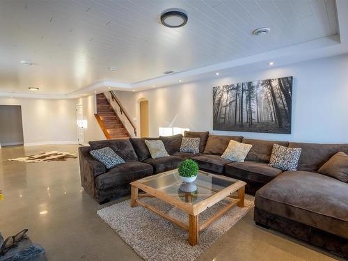 21 54514 Rge Rd 12, Rural Lac Ste. Anne County, AB - Indoor Photo Showing Living Room