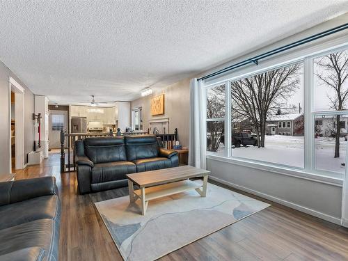 6009 52 Avenue, Cold Lake, AB - Indoor Photo Showing Living Room