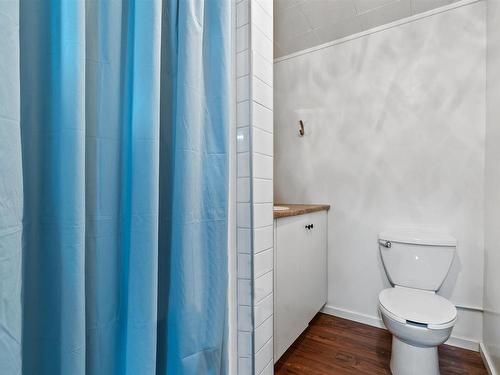 6009 52 Avenue, Cold Lake, AB - Indoor Photo Showing Bathroom