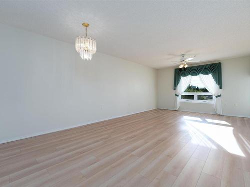 212 9926 100 Avenue, Fort Saskatchewan, AB - Indoor Photo Showing Living Room