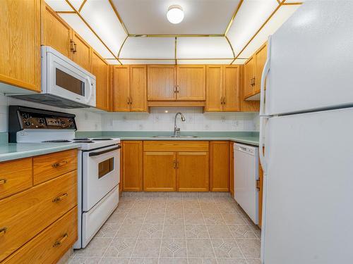 212 9926 100 Avenue, Fort Saskatchewan, AB - Indoor Photo Showing Kitchen