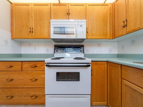 212 9926 100 Avenue, Fort Saskatchewan, AB - Indoor Photo Showing Kitchen